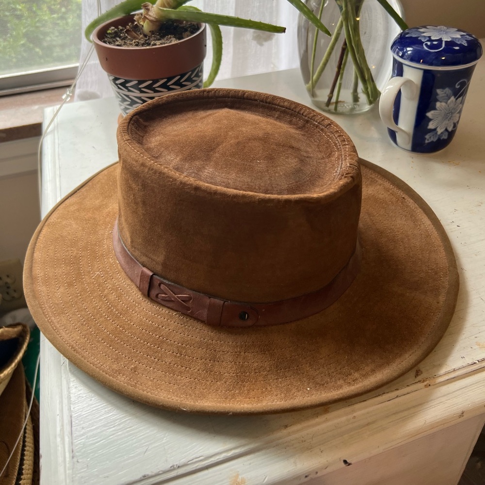 VINTAGE LEATHER HAT